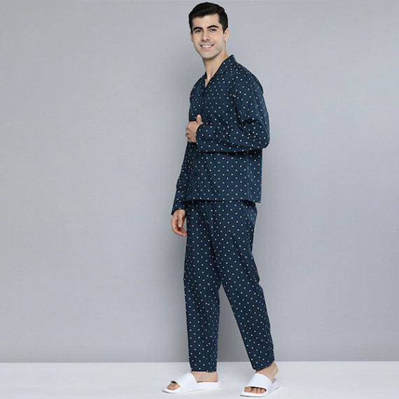 http://3.108.59.229/products/men-navy-blue-white-printed-pure-cotton-night-suit